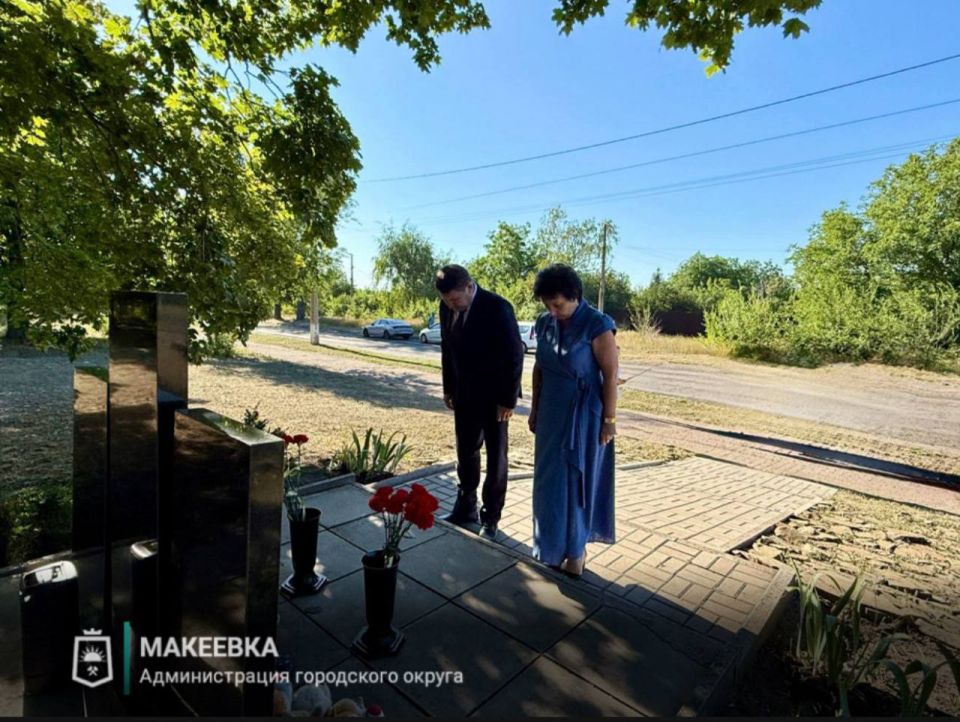 Валентина Харлашка: В Макеевке состоялось возложение цветов ко Дню памяти детей – жертв войны в Донбассе Валентина Харлашка: В Макеевке состоялось возложение цветов ко Дню памяти детей – жертв войны в Донбассе