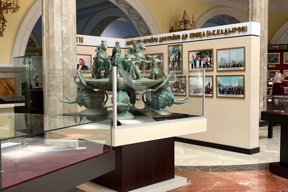 Визит в Мемориальный комплекс Славы имени А.А. Кадырова Визит в Мемориальный комплекс Славы имени А.А. Кадырова