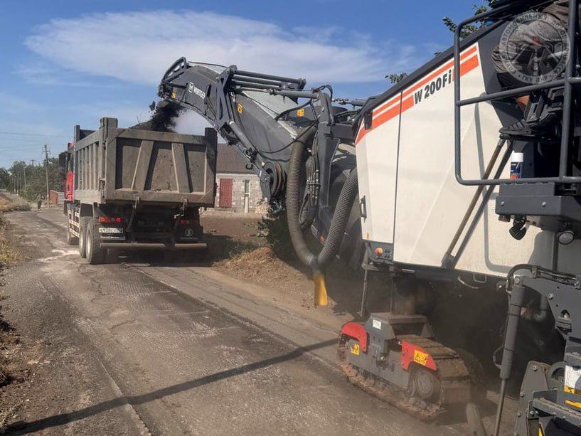 Расширяем границы восстановления улично-дорожной сети городов региона — работы стартовали в пгт Мангуш Расширяем границы восстановления улично-дорожной сети городов региона — работы стартовали в пгт Мангуш