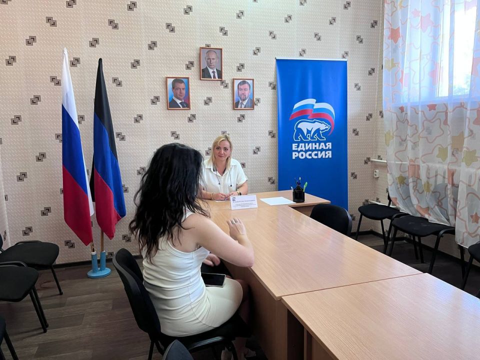 Сегодня, 25 июля, в Центрально-Городском внутригородском районе городского округа Макеевка секретарь первичного отделения партии «Единая Россия Елена Кладова провела прием граждан в общественной приемной Председателя...