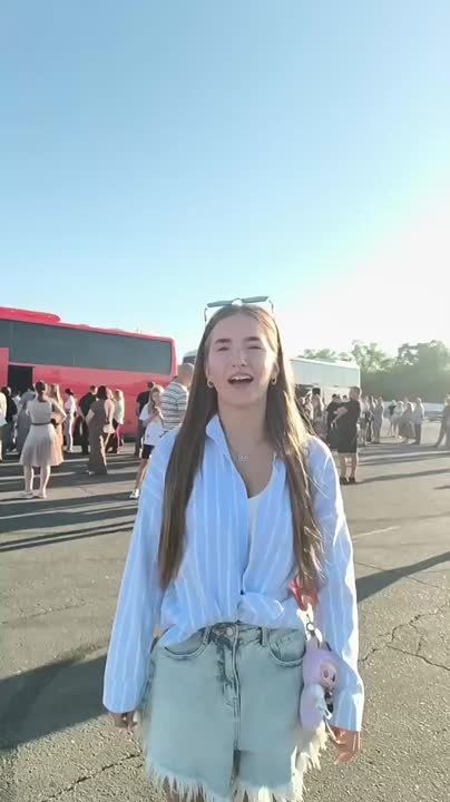 На оздоровление в Детский центр "Красная гвоздика" в город Бердянск (филиал Международного детского центра «Артека») отправились еще 11 ребят из Макеевки