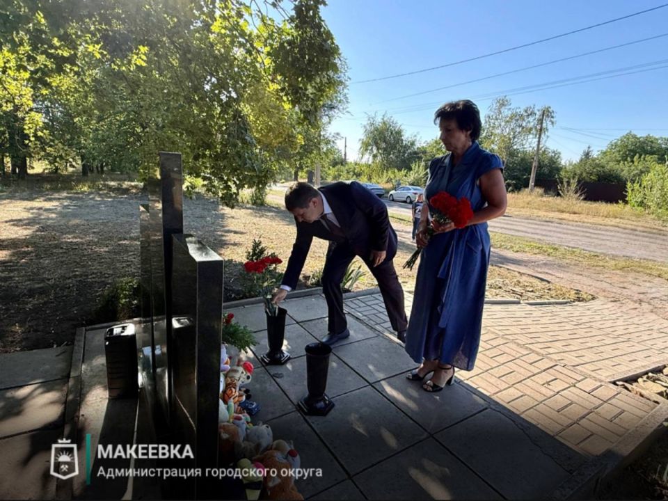 В Макеевке состоялось возложение цветов ко Дню памяти детей – жертв войны в Донбассе