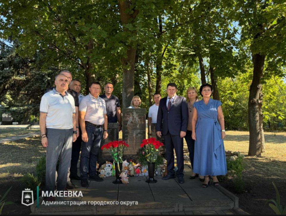 Валентина Харлашка: В Макеевке состоялось возложение цветов ко Дню памяти детей – жертв войны в Донбассе Валентина Харлашка: В Макеевке состоялось возложение цветов ко Дню памяти детей – жертв войны в Донбассе