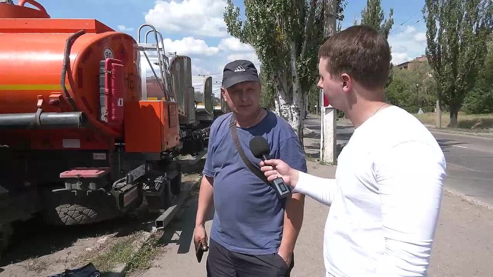 Александр Подгорный: Первые 33 из 75 водовозов из Москвы уже прибыли в Донецк