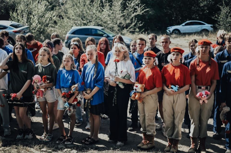           . .    ,        ,       ...