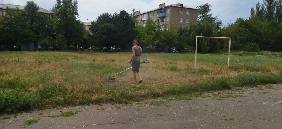 В Кировском внутригородском районе продолжаются субботники В Кировском внутригородском районе продолжаются субботники