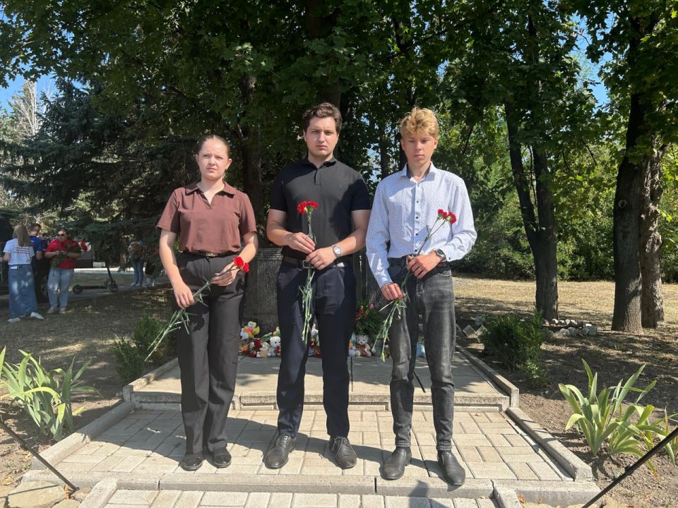 Помним и скорбим: в Донецке и Макеевке прошли акции памяти погибших детей Донбасса Помним и скорбим: в Донецке и Макеевке прошли акции памяти погибших детей Донбасса