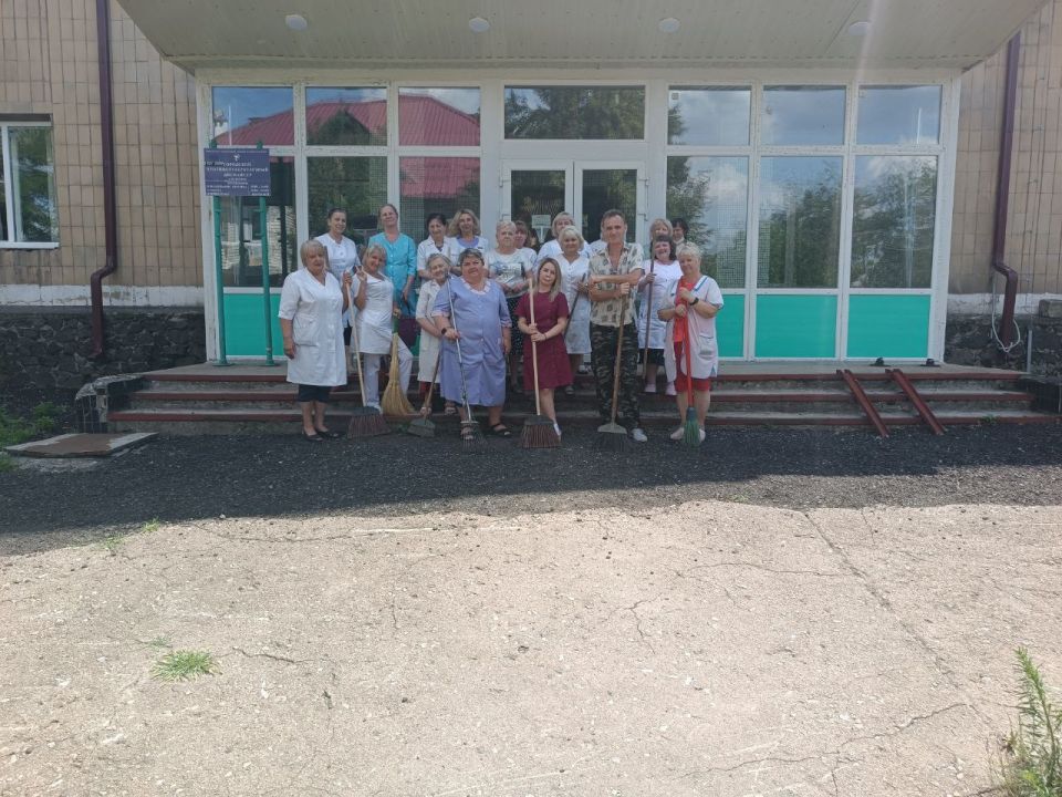 В Кировском внутригородском районе продолжаются субботники В Кировском внутригородском районе продолжаются субботники