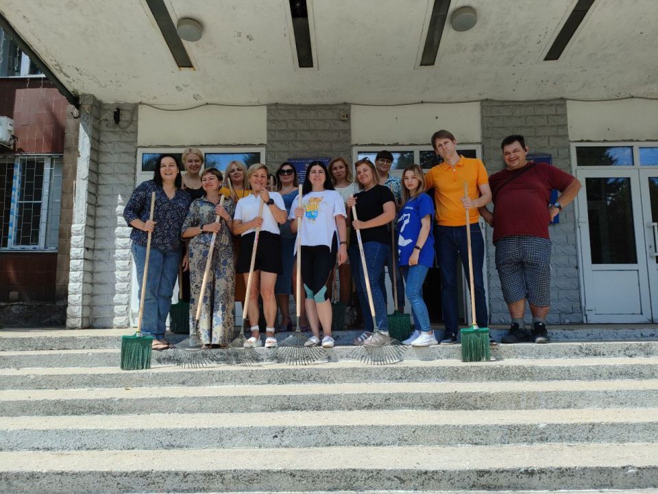 В Кировском внутригородском районе продолжаются субботники