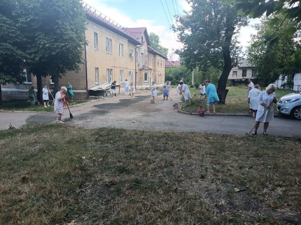 В Кировском внутригородском районе продолжаются субботники В Кировском внутригородском районе продолжаются субботники