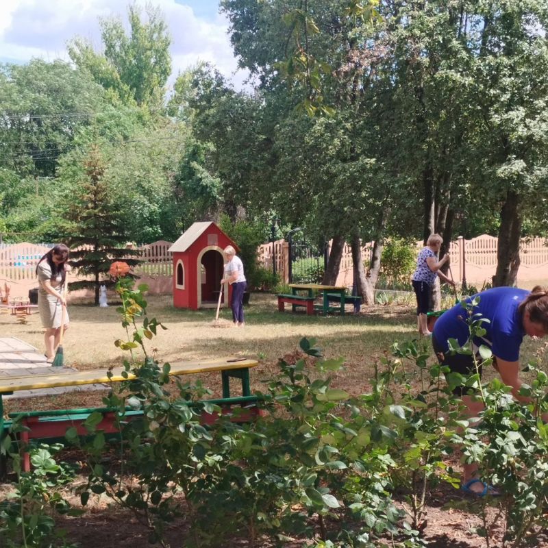 В Кировском внутригородском районе продолжаются субботники В Кировском внутригородском районе продолжаются субботники