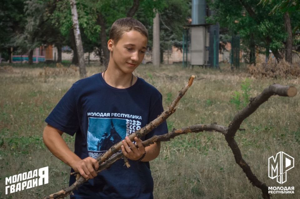 Молодёжка навела порядок в памятных местах