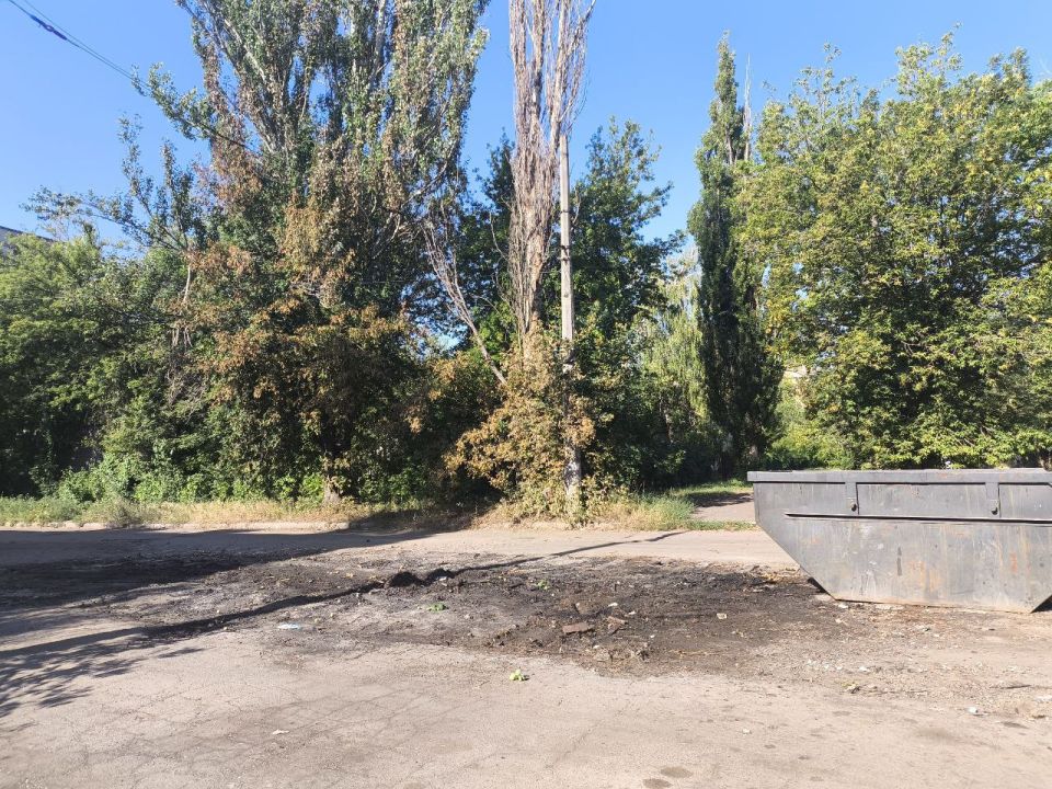 С целью приведения территории в надлежащее санитарное состояние силами МУП АГМ «Коммунальник-15» проведены работы по уборке мусора на контейнерной площадке на пересечении ул. Циолковского и ул. Жукова С целью приведения территории в надлежащее санитарное состояние силами МУП АГМ «Коммунальник-15» проведены работы по уборке мусора на контейнерной площадке на пересечении ул. Циолковского и ул. Жукова