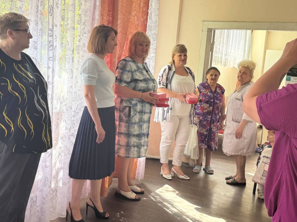 ,      ..        ,        ...