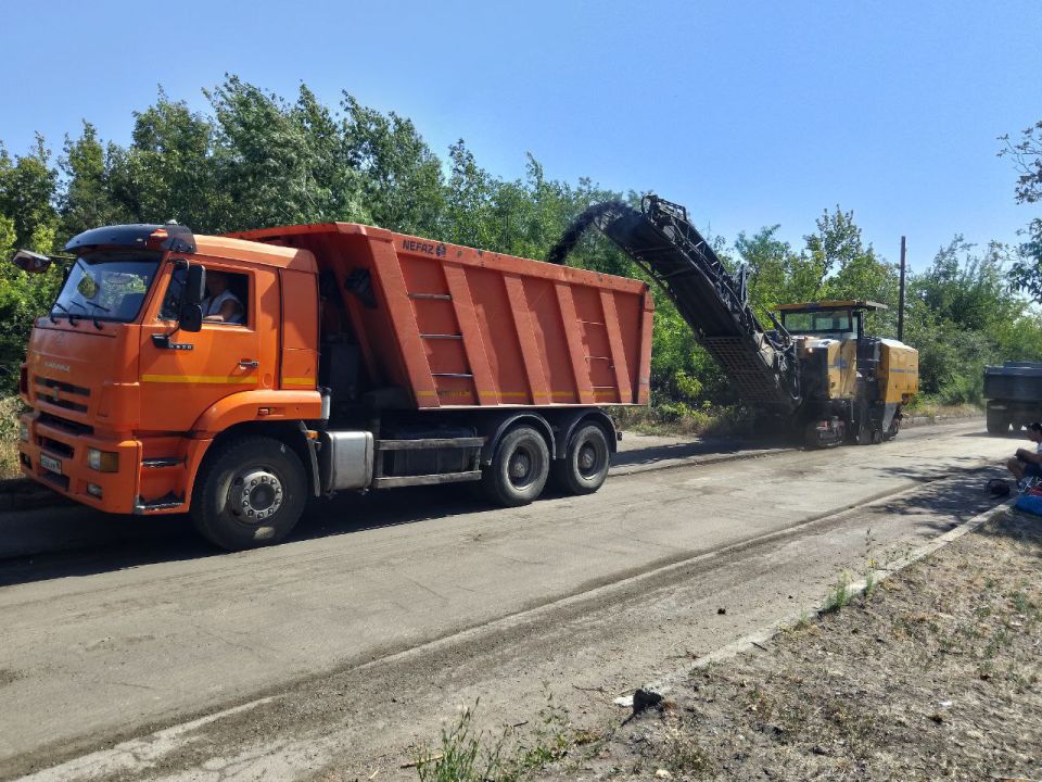 30 июля, подрядной организацией ведутся работы по ремонту асфальтового покрытия автодороги по ул. Литвинова на участке от ул. Шопена до ул. Матросова. Ведутся работы по фрезерованию старого асфальтового покрытия 30 июля, подрядной организацией ведутся работы по ремонту асфальтового покрытия автодороги по ул. Литвинова на участке от ул. Шопена до ул. Матросова. Ведутся работы по фрезерованию старого асфальтового покрытия