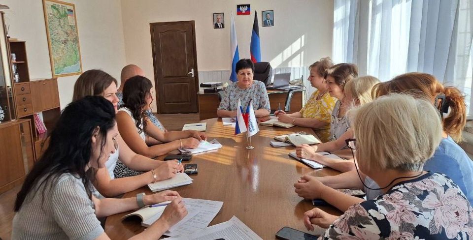 30 июля, в Советском районе городского округа Макеевка состоялось заседание политсовета местного отделения Общественного Движения «Донецкая Республика»под председательством руководителя Управы Советского внутригородского...