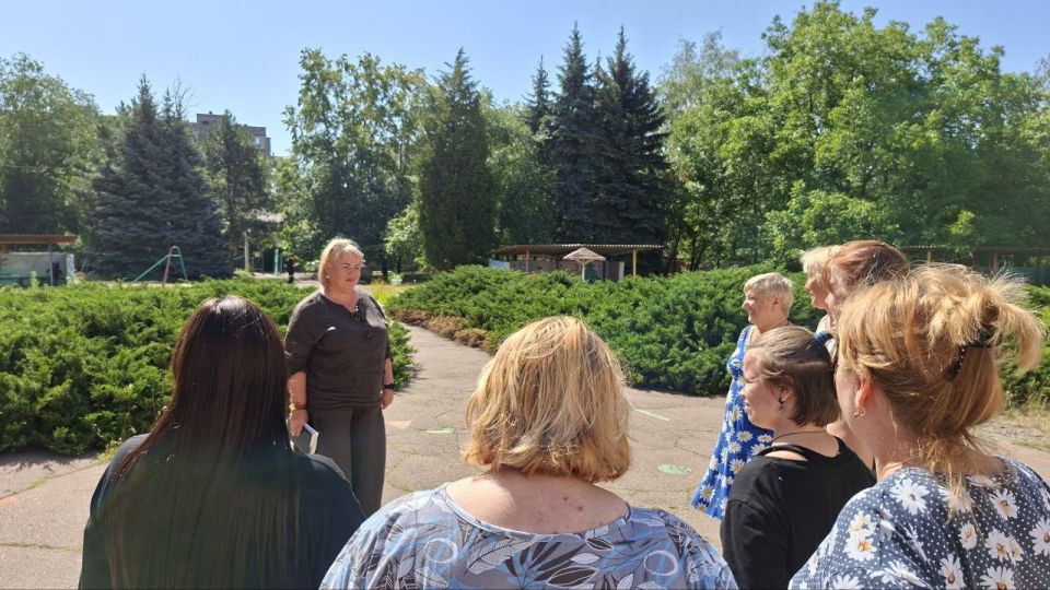 30 июля руководитель Управы Горняцкого внутригородского района Олеся Осатюк провела встречу с жителями на подведомственной территории по адресам: г. Макеевка, м-н Мирный 15, 81, м-н Мирный 70