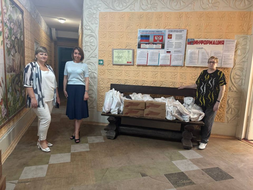 ,      ..        ,        ...