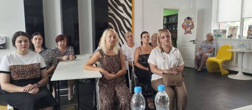 31 июля в библиотеке им.Н.Островского в Ханжонково состоялась совместная встреча с трудовым коллективом учреждения с заместителем министра Министерства культуры Крохмалюк Верой Геннадиевной и заместителем главы Администрации... 31 июля в библиотеке им.Н.Островского в Ханжонково состоялась совместная встреча с трудовым коллективом учреждения с заместителем министра Министерства культуры Крохмалюк Верой Геннадиевной и заместителем главы Администрации...