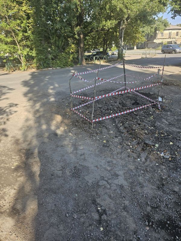 Председатель Комитета Народного Совета по природопользованию, экологии, недрам и природным ресурсам Сергей Михалев (фракция «Единая Россия») контролирует устранение порывов сетей водоснабжения в городе Шахтерск, на которые... Председатель Комитета Народного Совета по природопользованию, экологии, недрам и природным ресурсам Сергей Михалев (фракция «Единая Россия») контролирует устранение порывов сетей водоснабжения в городе Шахтерск, на которые...