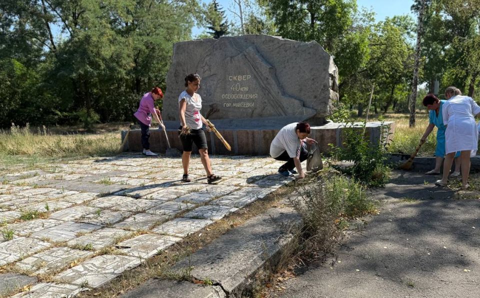 31 июля в Центрально-Городском районе состоялась акция «Чистый обелиск» 31 июля в Центрально-Городском районе состоялась акция «Чистый обелиск»