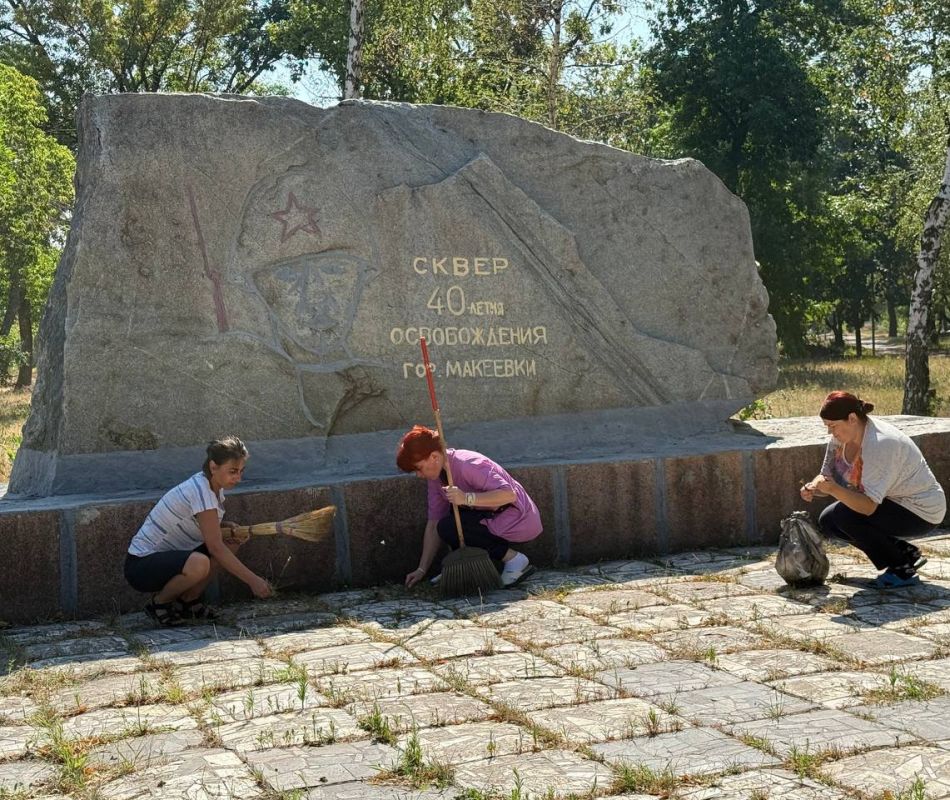 31 июля в Центрально-Городском районе состоялась акция «Чистый обелиск» 31 июля в Центрально-Городском районе состоялась акция «Чистый обелиск»
