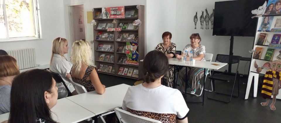 31 июля в библиотеке им.Н.Островского в Ханжонково состоялась совместная встреча с трудовым коллективом учреждения с заместителем министра Министерства культуры Крохмалюк Верой Геннадиевной и заместителем главы Администрации... 31 июля в библиотеке им.Н.Островского в Ханжонково состоялась совместная встреча с трудовым коллективом учреждения с заместителем министра Министерства культуры Крохмалюк Верой Геннадиевной и заместителем главы Администрации...