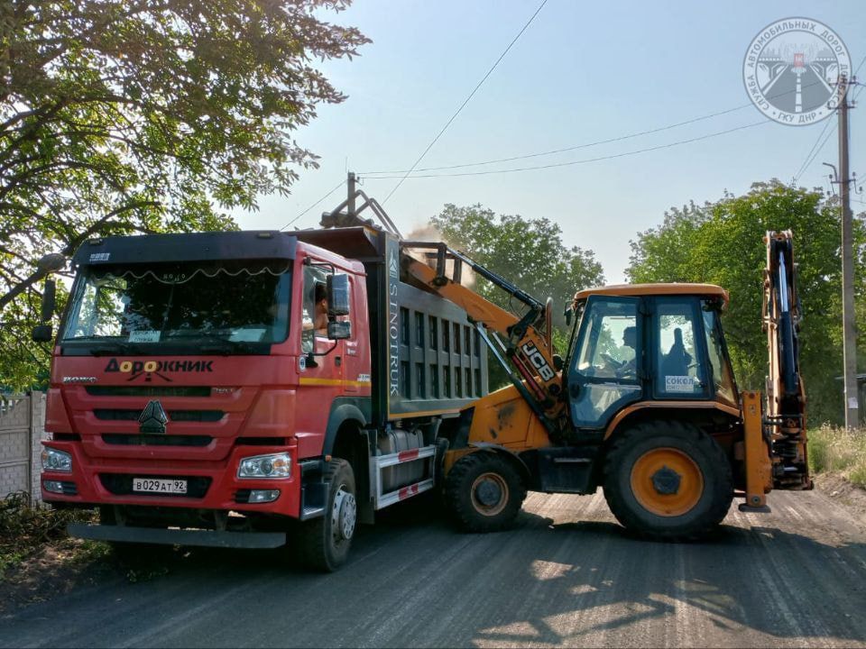 Порядка полумиллиона кв. метров дорожного покрытия уже обновили на улицах Донецка и Макеевки в рамках национального проекта "Инфраструктура для жизни" Порядка полумиллиона кв. метров дорожного покрытия уже обновили на улицах Донецка и Макеевки в рамках национального проекта "Инфраструктура для жизни"