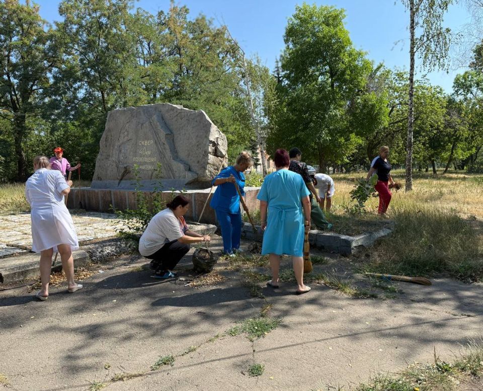 31 июля в Центрально-Городском районе состоялась акция «Чистый обелиск» 31 июля в Центрально-Городском районе состоялась акция «Чистый обелиск»