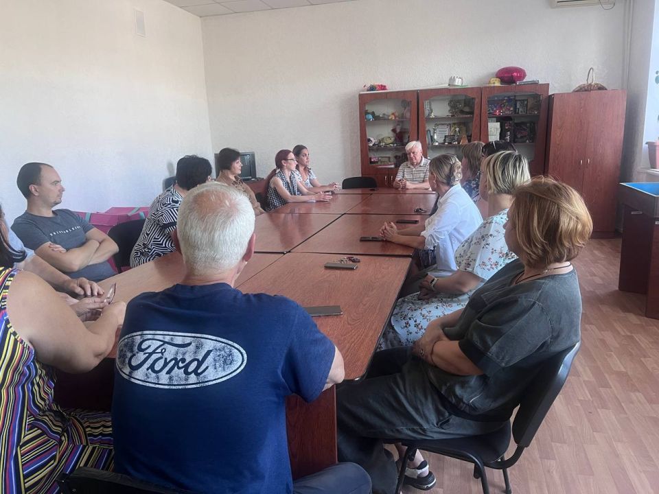 1 августа руководитель Управы Центрально-Городского внутригородского района Владимир Меша провел встречу с жителями в ФГБОУ ВО «Донбасская аграрная академия»