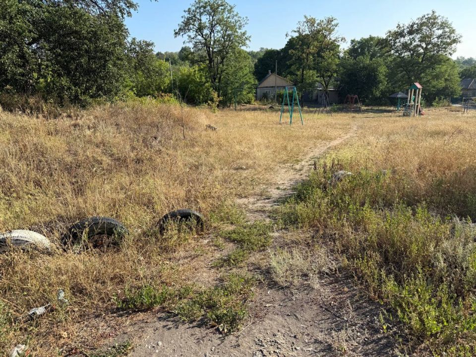 Сегодня, 1 августа, силами индивидуального предпринимателя Алексея Боршош, был произведен покос травы в пгт Землянки по ул. Котовского и ул. Щорса