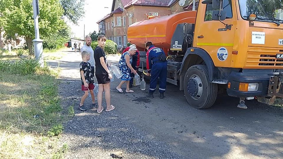 Вчера, 31 июля, в связи с возникшими перебоями в водоснабжении, Управой Кировского внутригородского района был организован дополнительный подвоз воды для жителей домов, в которые в установленный графиком день не поступила...