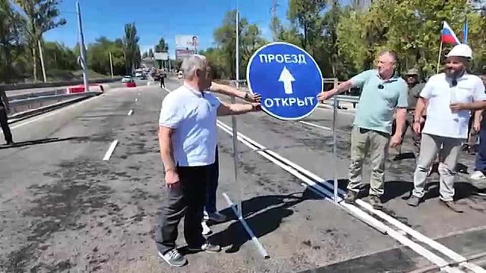Вице-премьер РФ Марат Хуснуллин вместе с Главой Республики Денисом  Пушилиным и председателем правления Автодора Вячеславом Петушенко: