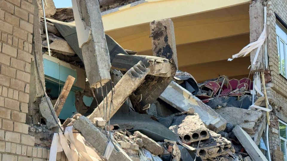 Причины устанавливаются: Диверсия рассматривается как одна из версий обрушения школы в Макеевке Причины устанавливаются: Диверсия рассматривается как одна из версий обрушения школы в Макеевке