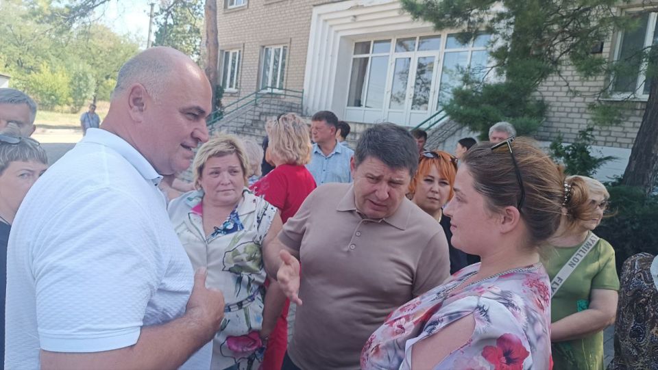 Наталья Бурцева приняла участие в сходе с жителями посёлка Ясиновка городского округа Макеевка Наталья Бурцева приняла участие в сходе с жителями посёлка Ясиновка городского округа Макеевка