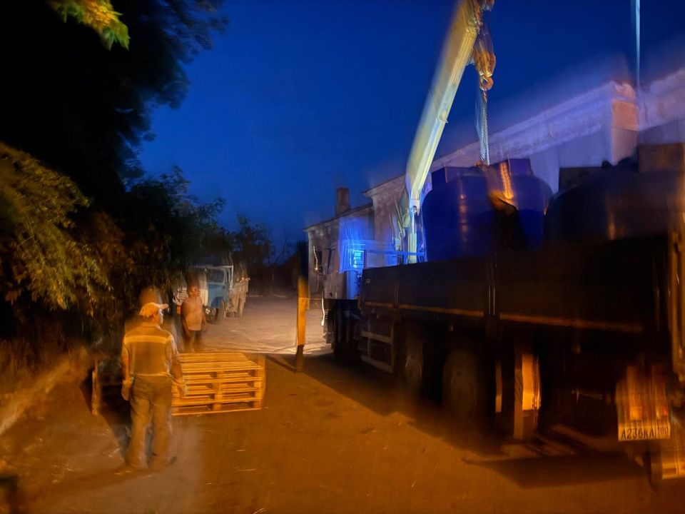 Установка емкости для разбора воды в пгт Красный Октябрь, возле бывшего ДК Установка емкости для разбора воды в пгт Красный Октябрь, возле бывшего ДК