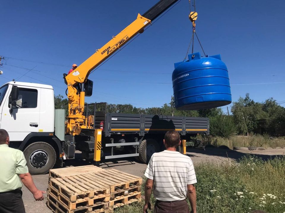 Сегодня, 2 августа, с целью обеспечения населения водой в Червоногвардейском внутригородском районе города Макеевки проведены работы по установке ёмкостей для разбора технической воды по адресу: ул. Гагарина, 64 (маг.... Сегодня, 2 августа, с целью обеспечения населения водой в Червоногвардейском внутригородском районе города Макеевки проведены работы по установке ёмкостей для разбора технической воды по адресу: ул. Гагарина, 64 (маг....