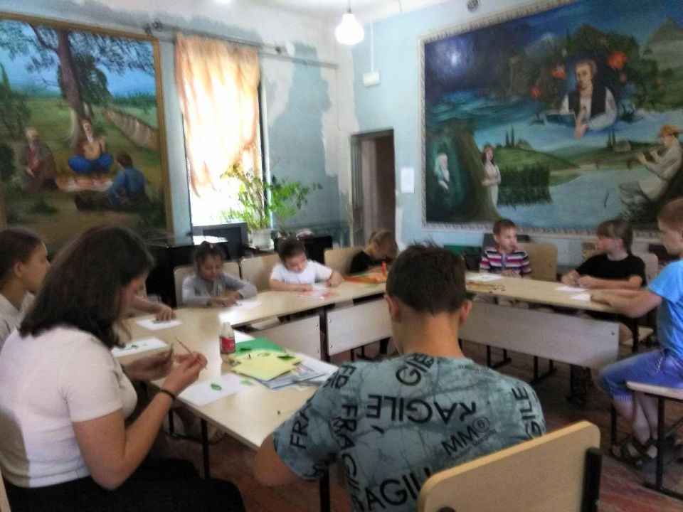 В городском центре культуры прошёл мастер-класс для детей «Бравые солдаты» по изготовлению поздравительных открыток ко Дню ВДВ В городском центре культуры прошёл мастер-класс для детей «Бравые солдаты» по изготовлению поздравительных открыток ко Дню ВДВ