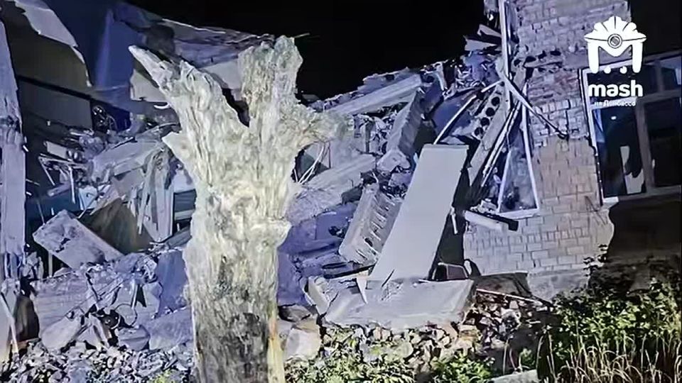 После частичного обрушения школы в Макеевке возбуждено уголовное дело о халатности