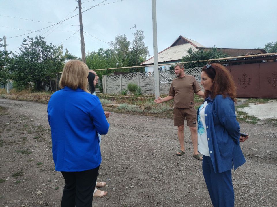 Сегодня, 4 августа, депутат Макеевского городского совета Александр Подгорный, провел встречу с населением на подведомственной территории по ул. Рылеева 19 Сегодня, 4 августа, депутат Макеевского городского совета Александр Подгорный, провел встречу с населением на подведомственной территории по ул. Рылеева 19