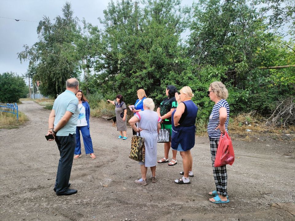 Сегодня, 4 августа, депутат Макеевского городского совета Александр Подгорный, провел встречу с населением на подведомственной территории по ул. Сакко и Ванцетти 23 Сегодня, 4 августа, депутат Макеевского городского совета Александр Подгорный, провел встречу с населением на подведомственной территории по ул. Сакко и Ванцетти 23