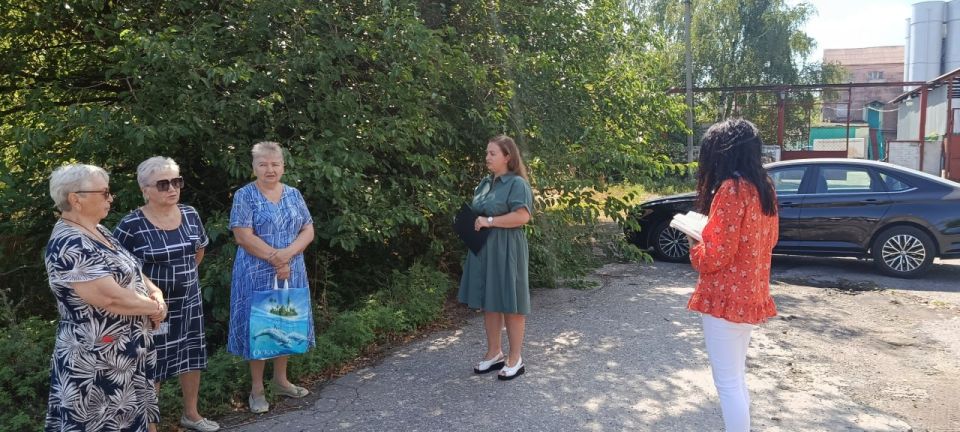 5 августа депутат Макеевского городского совета Алена Трякина провела встречи с жителями жилого массива шахты «Советская» по адресам: ул. Комсомольская, 16, пер 5 августа депутат Макеевского городского совета Алена Трякина провела встречи с жителями жилого массива шахты «Советская» по адресам: ул. Комсомольская, 16, пер