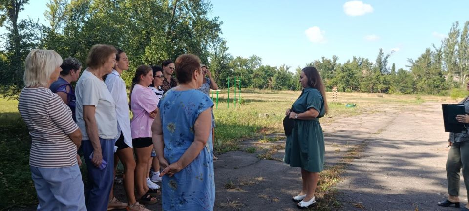 5 августа депутат Макеевского городского совета Алена Трякина провела встречи с жителями жилого массива шахты «Советская» по адресам: ул. Комсомольская, 16, пер