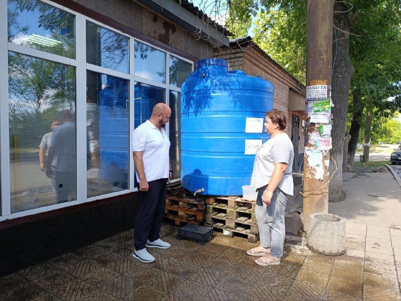 5 августа в Червоногвардейском районе депутат Макеевского городского совета Сергей Щетинин провел встречу с жителями жилого массива Калинина во дворе д. 13 по улице Лескова 5 августа в Червоногвардейском районе депутат Макеевского городского совета Сергей Щетинин провел встречу с жителями жилого массива Калинина во дворе д. 13 по улице Лескова