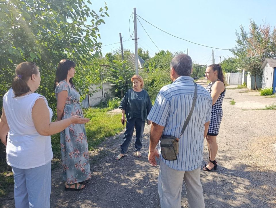 7 августа депутат Макеевского городского совета ДНР первого созыва Нателла Джоджишвили провела встречу с жителями жилого массива Горького возле дома № 1 по улице Кошевого 7 августа депутат Макеевского городского совета ДНР первого созыва Нателла Джоджишвили провела встречу с жителями жилого массива Горького возле дома № 1 по улице Кошевого