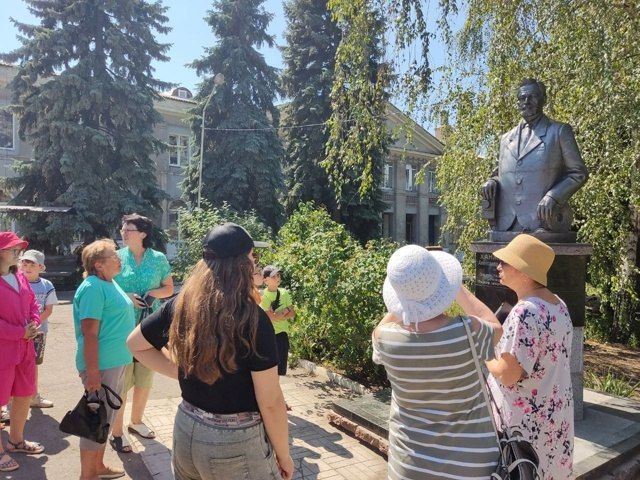 7 августа в рамках проектов «Культурный Донбасс» и «Культура малой родины» в Макеевке состоялась автобусная экскурсия «По ханжонковским местам», посвящённая жизни и наследию Александра Алексеевича Ханжонкова —... 7 августа в рамках проектов «Культурный Донбасс» и «Культура малой родины» в Макеевке состоялась автобусная экскурсия «По ханжонковским местам», посвящённая жизни и наследию Александра Алексеевича Ханжонкова —...