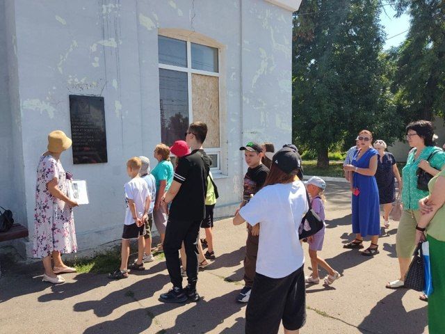 7 августа в рамках проектов «Культурный Донбасс» и «Культура малой родины» в Макеевке состоялась автобусная экскурсия «По ханжонковским местам», посвящённая жизни и наследию Александра Алексеевича Ханжонкова —... 7 августа в рамках проектов «Культурный Донбасс» и «Культура малой родины» в Макеевке состоялась автобусная экскурсия «По ханжонковским местам», посвящённая жизни и наследию Александра Алексеевича Ханжонкова —...