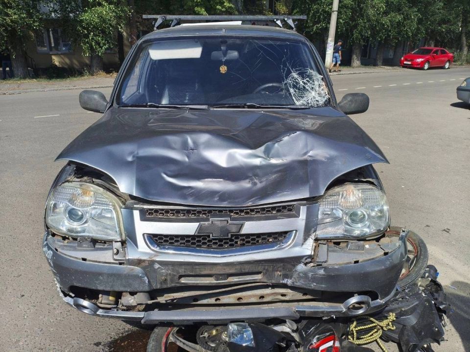 В Макеевке в ДТП пострадали два подростка на мопеде В Макеевке в ДТП пострадали два подростка на мопеде