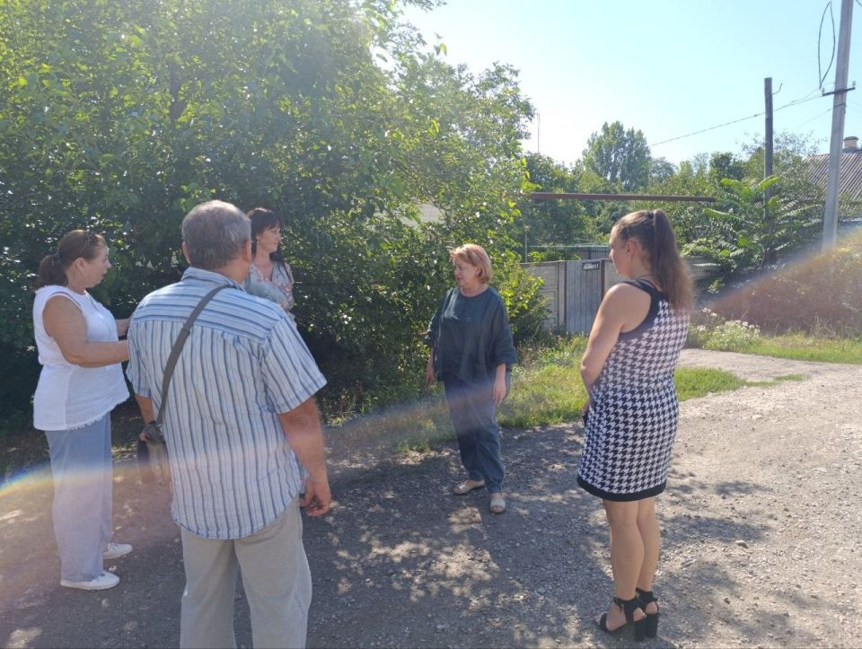 7 августа депутат Макеевского городского совета ДНР первого созыва Нателла Джоджишвили провела встречу с жителями жилого массива Горького возле дома № 1 по улице Кошевого 7 августа депутат Макеевского городского совета ДНР первого созыва Нателла Джоджишвили провела встречу с жителями жилого массива Горького возле дома № 1 по улице Кошевого