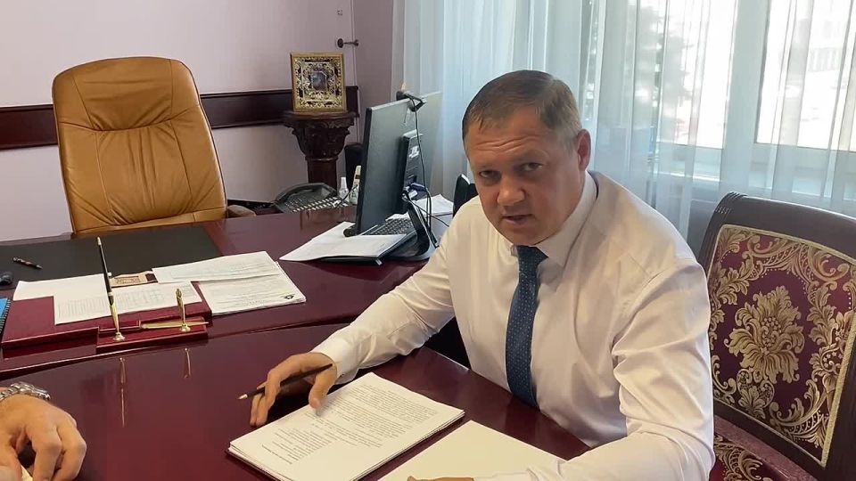 Руководитель фракции «Единая Россия» в Народном Совете ДНР Валерий Скороходов провел рабочую встречу с директором Макеевского филиала ПУВКХ ГУП ДНР «Вода Донбасса» Олегом Венжегой